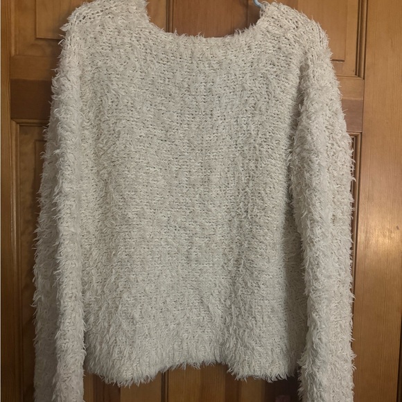 Cozy White Open Sweater ( Size M ) - Picture 6 of 8